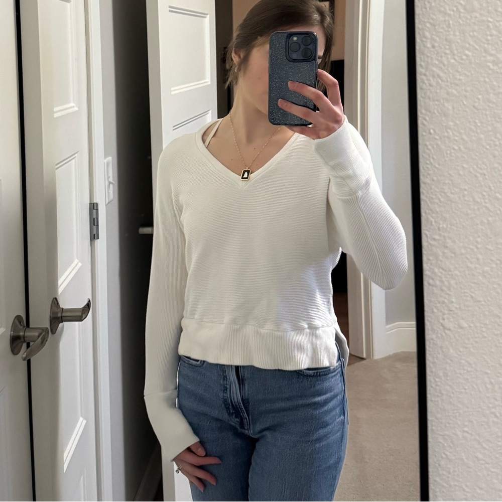 Red Haute Women's Cream Ribbed V-Neck Pullover